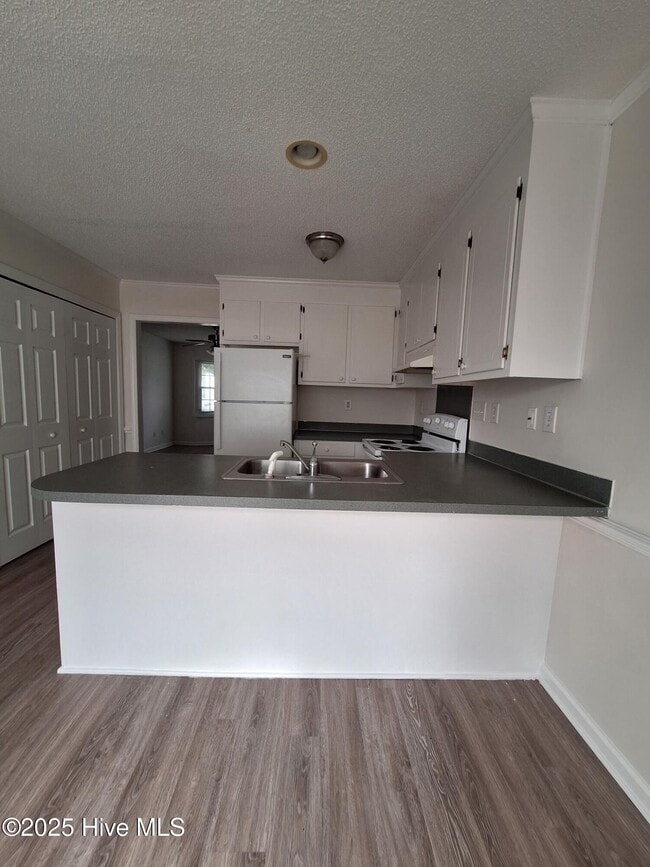 Building Photo - 3979 Sterling Pointe Dr