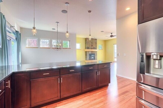 Building Photo - 2421 Rose Ct