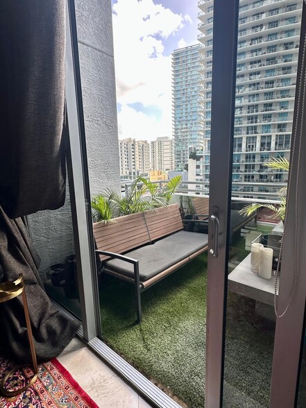Building Photo - 1050 Brickell Ave