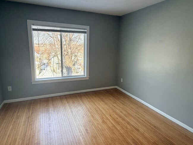 Building Photo - 868 Margaret St