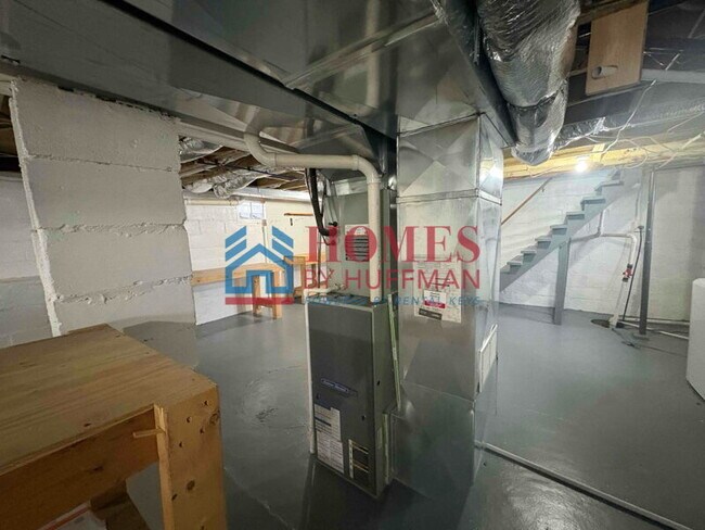 Building Photo - Two Bedroom House | Move in Ready