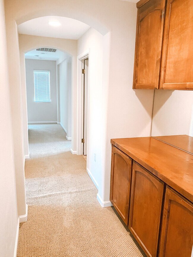 Building Photo - Executive Home in Dublin Available!
