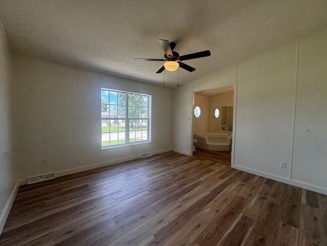 Building Photo - WELCOME HOME!