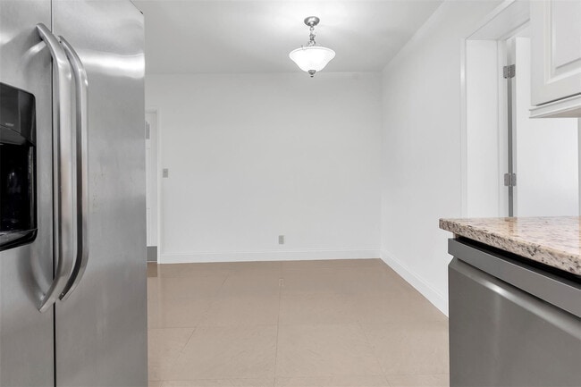 Building Photo - 1049 NW 30th Ct