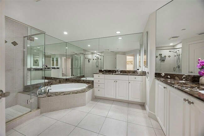 Building Photo - 14041 Bellagio Way
