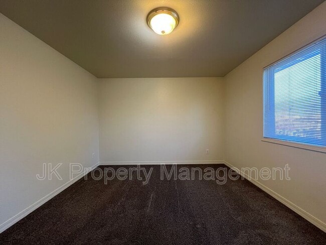 Building Photo - 1210 5th St S