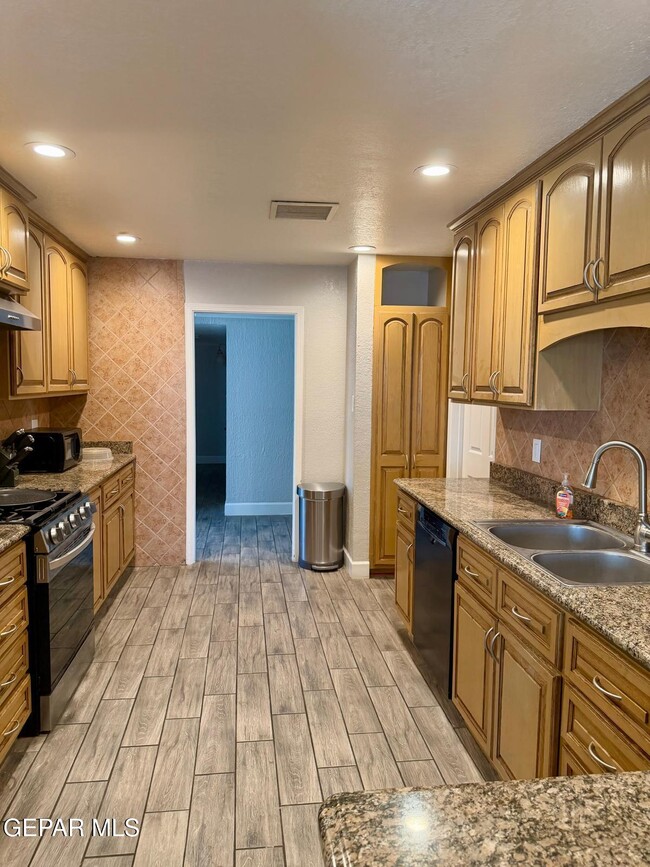Building Photo - 4921 Vista Grande Cir