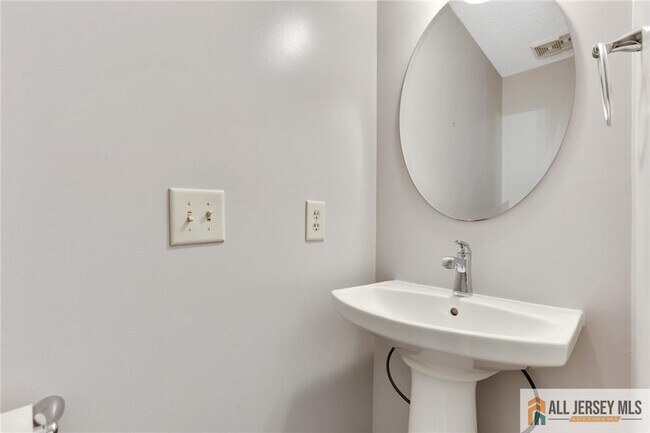 Building Photo - 140 S Barrow Pl