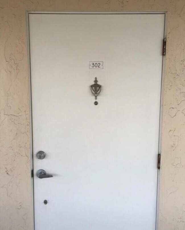 Building Photo - 700 Village Green Ct