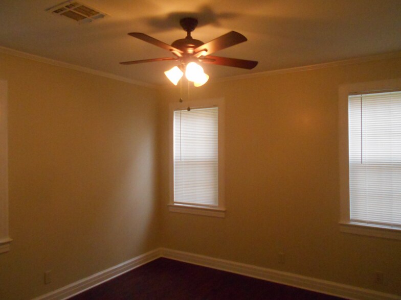 Building Photo - 215 Buena Vista Blvd