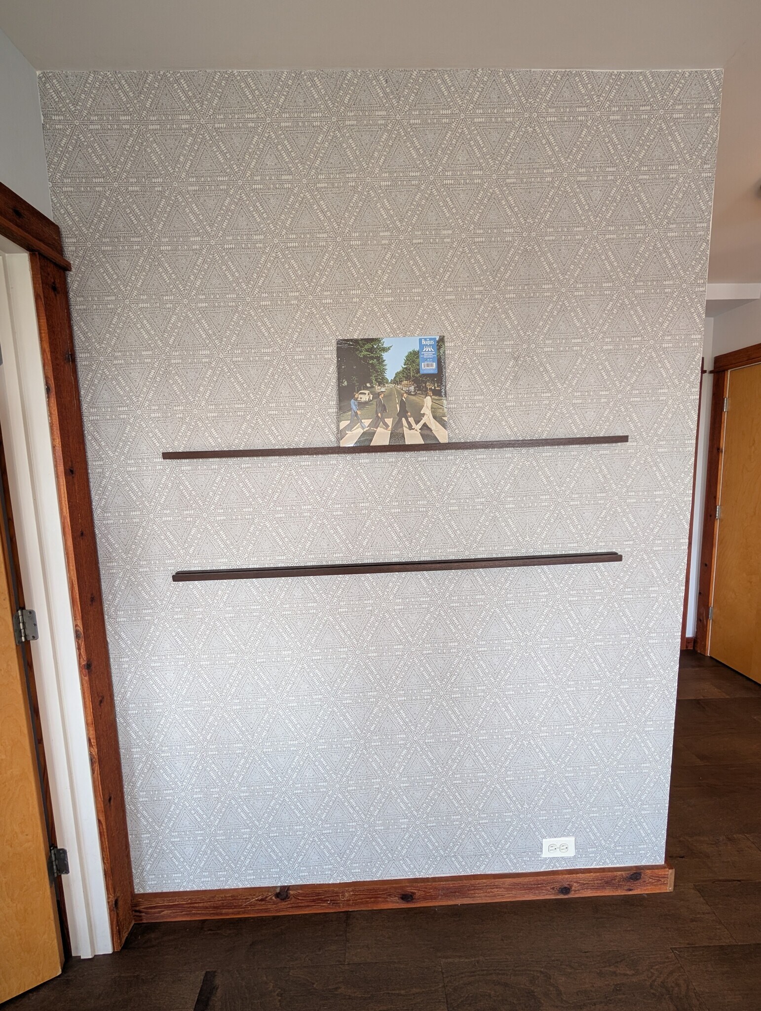 Accent walls create a unique space - 5400 S Harper Ave