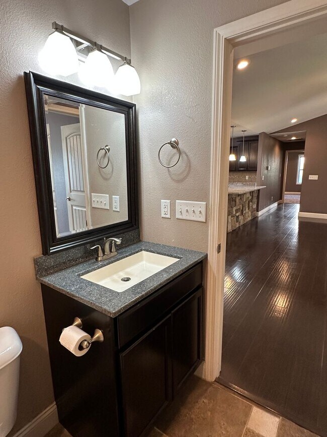 Building Photo - 4 Bed 2 Bath FOR RENT in Waynesville