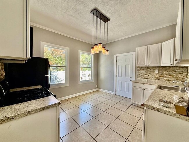 Building Photo - 1216 E 24th Ave