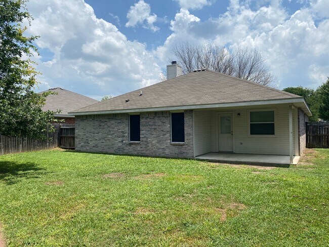 Building Photo - 206 Burnham Dr