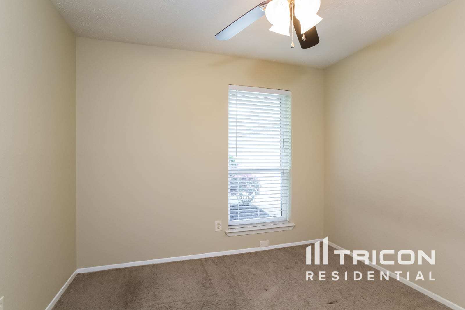 Building Photo - 10111 Enchanted Stone Dr