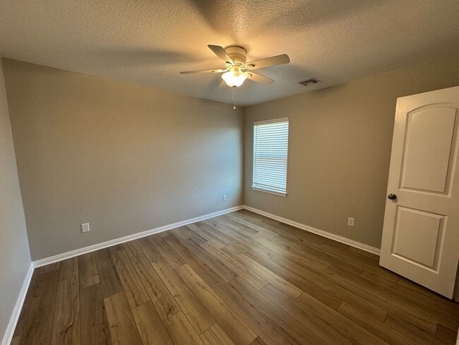 Building Photo - Beautiful Private Midway ISD Home