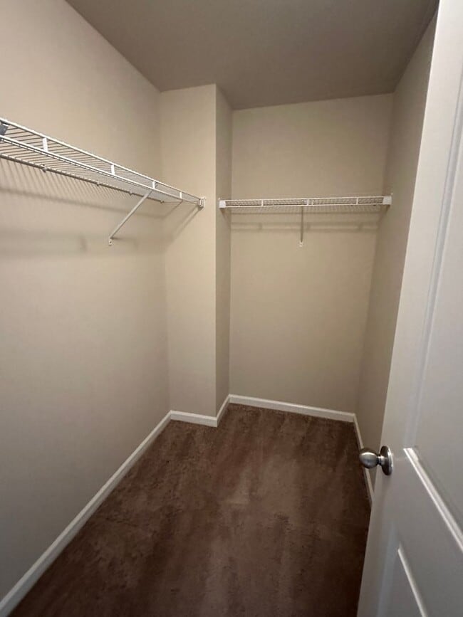 Building Photo - NEW LISTING - GORGEOUS TOWNHOME IN KENNESAW!
