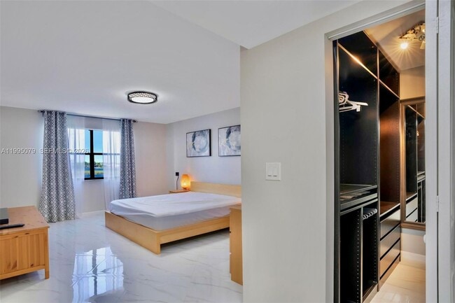 Building Photo - 605 Ives Dairy Rd