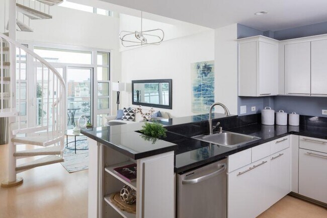Building Photo - Penthouse loft with a private rooftop patio