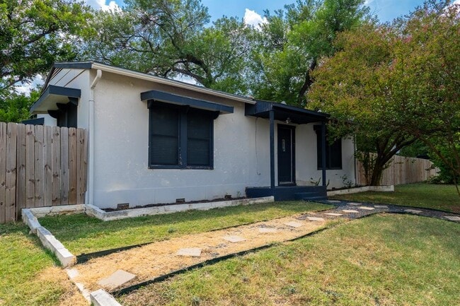 Primary Photo - 5201 Chico St