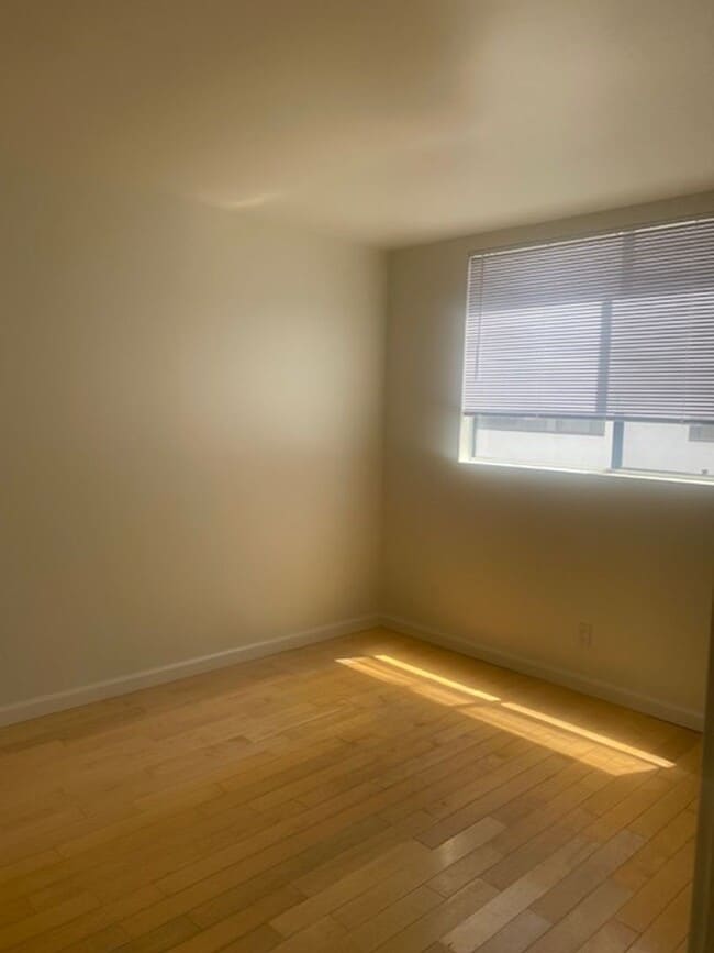 Building Photo - Rare Oppotunity: Freshly Remodeled 4-Bdrm/2-Ba Condo at 11th & Arizona in Santa Monica