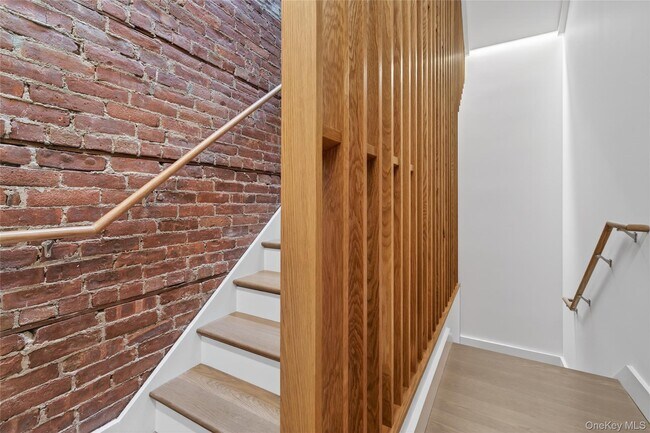 Building Photo - 316 Wall St