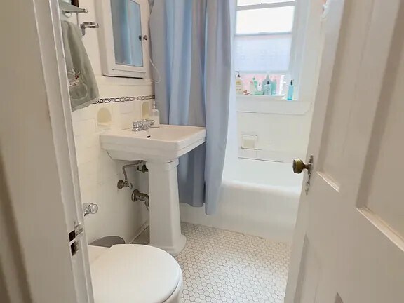 Building Photo - 73 Martin St