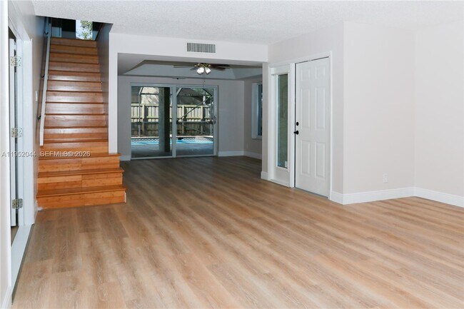 Building Photo - 8320 SW 39th Ct