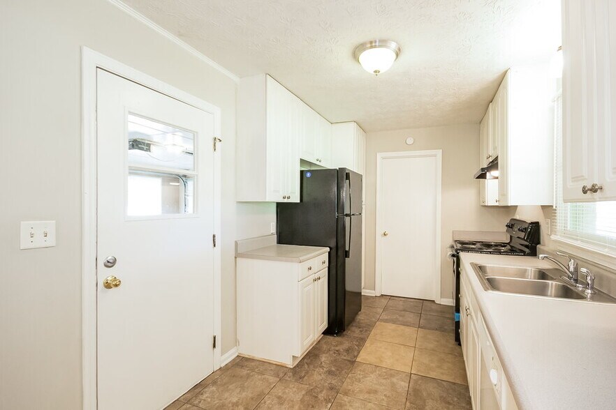 Building Photo - 3730 Sunny Hill Dr
