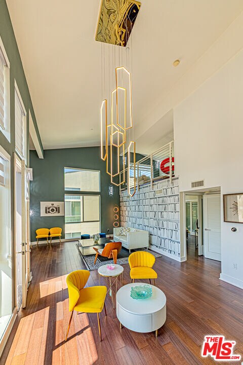 Building Photo - 600 Ridgeley Dr