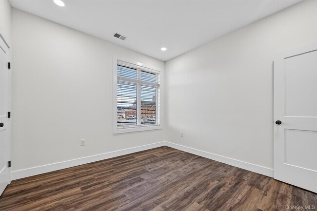 Building Photo - 19 Welling Pl