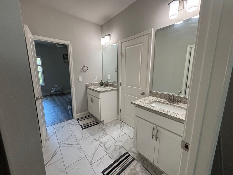 Jack N Jill Bath - 1920 Grand Lanier Dr