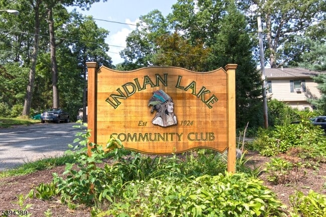 Building Photo - 111 W Shore Rd