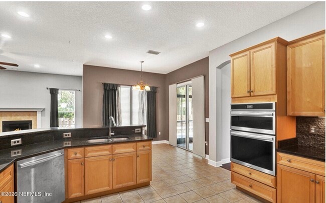 Building Photo - 11827 Crusselle Dr