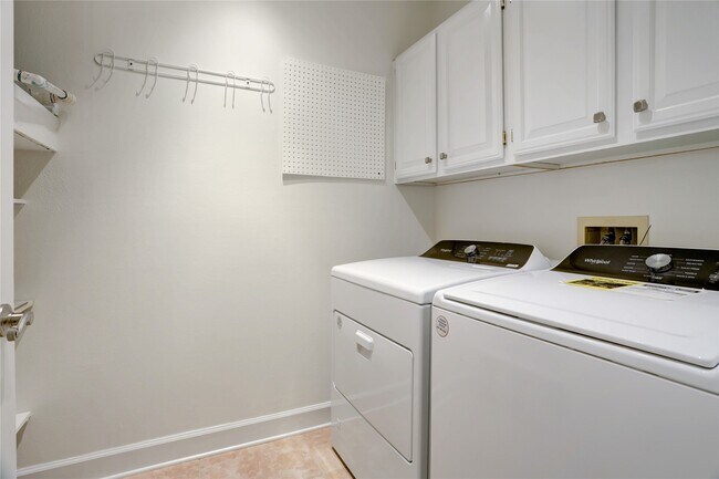 Building Photo - 2111 Welch St