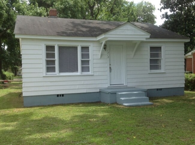 Building Photo - Cute and Cozy Rental