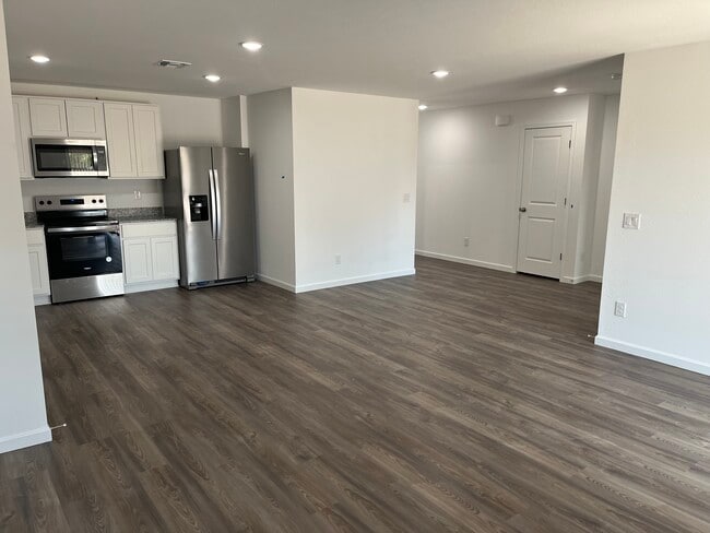 Building Photo - 711 Dylan Ct