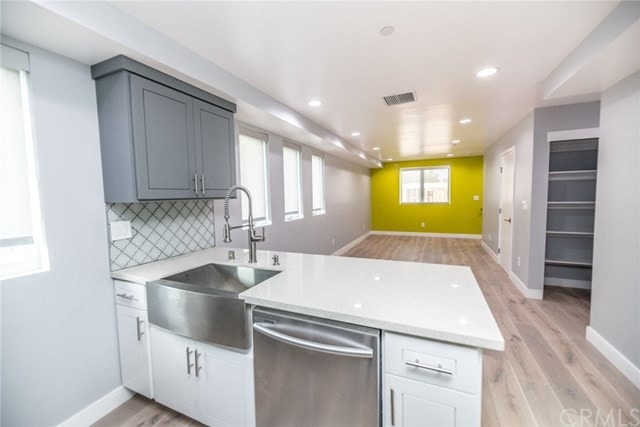 Building Photo - 1118 N Heliotrope Dr