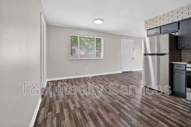 Building Photo - 1655 Walker Ave