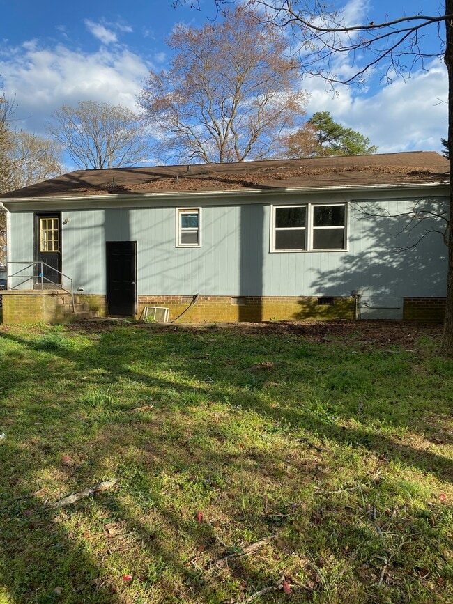 Building Photo - 7621 Longstreet Dr