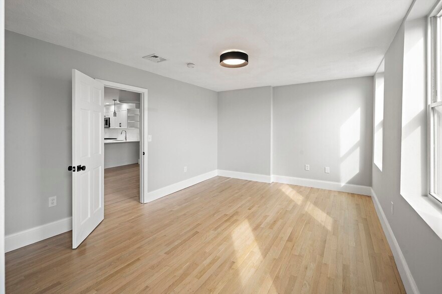 Building Photo - 64 Trenton St