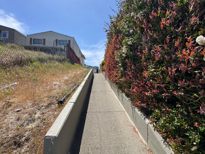 Building Photo - 127 Marbly Ave