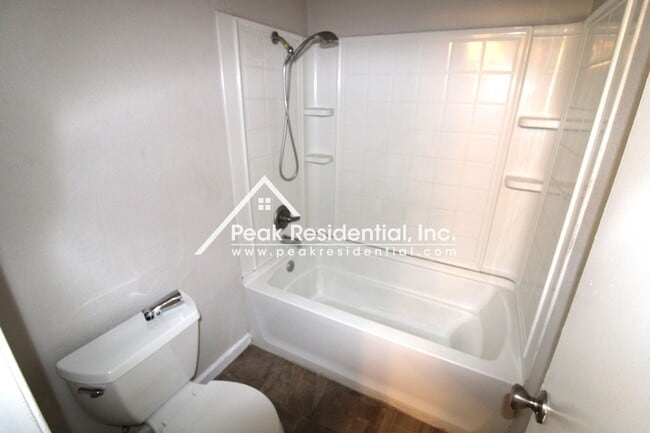 Building Photo - A Beautiful Elk Grove 4bd/2.5ba Home with ...