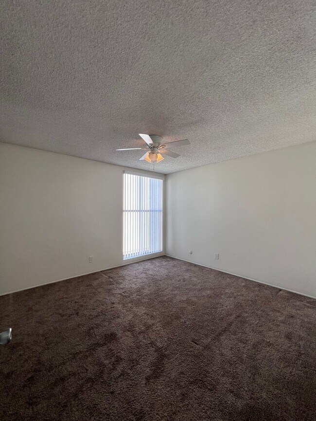 Building Photo - 1122 Eureka-14