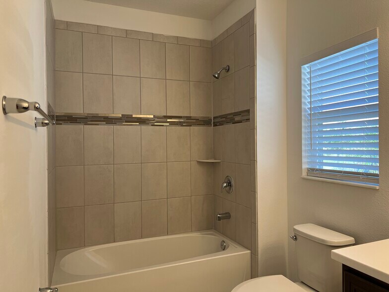 Building Photo - 3831 Carrick Bend Dr