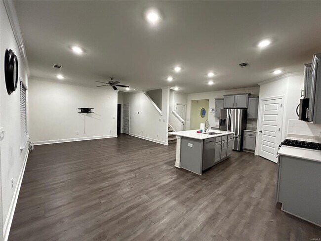 Building Photo - 5157 Sedona Dr