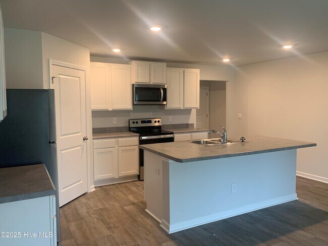 Building Photo - 410 Turp Landing Ln