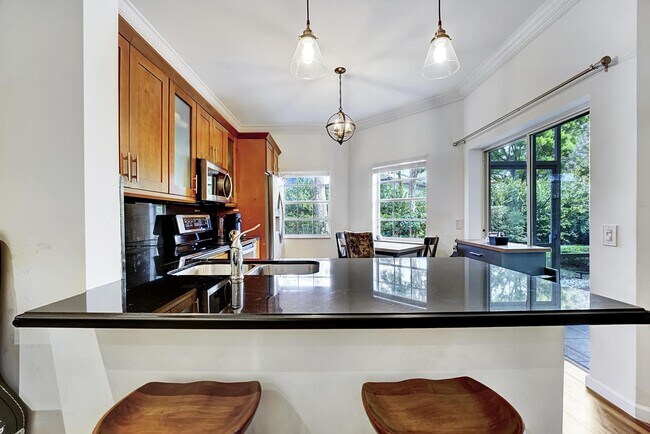 Building Photo - 6555 Via Regina