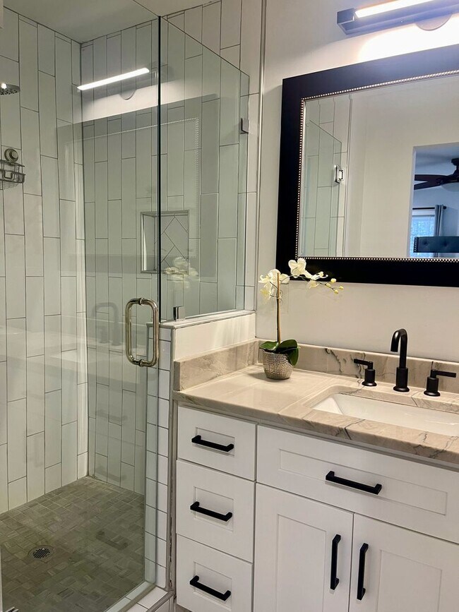 Building Photo - Cozy Bungalow in Atlanta's Westside