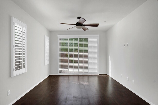 Building Photo - 607 Calle Vibrante